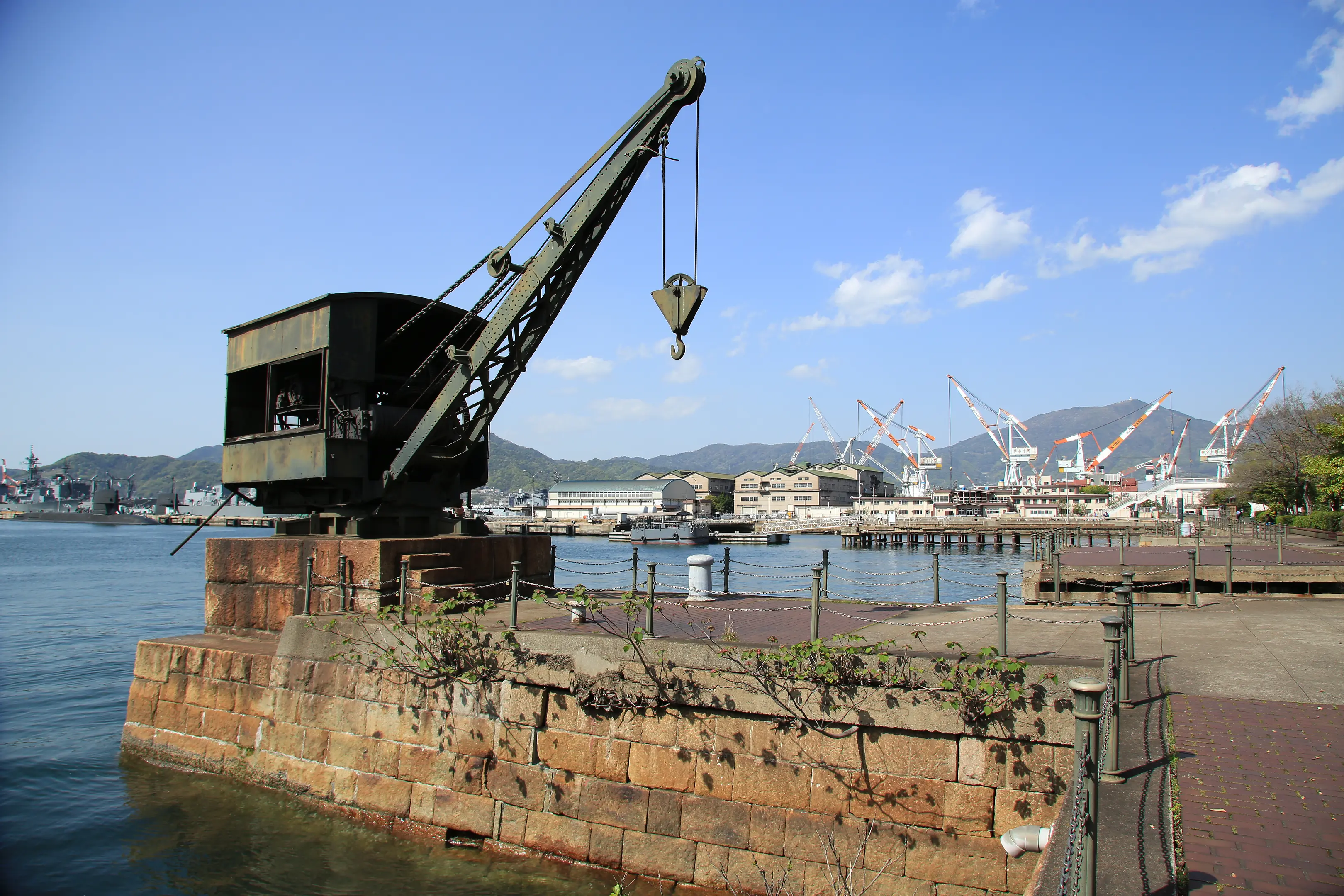 魚雷積載用クレーン