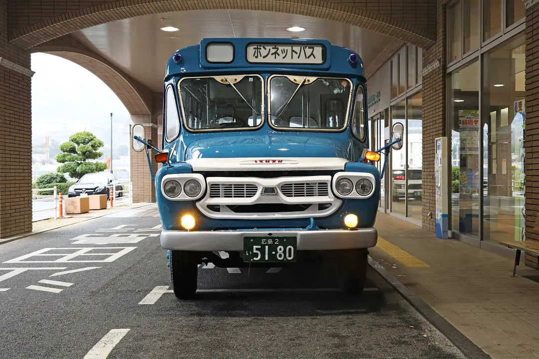 ボンネットバス